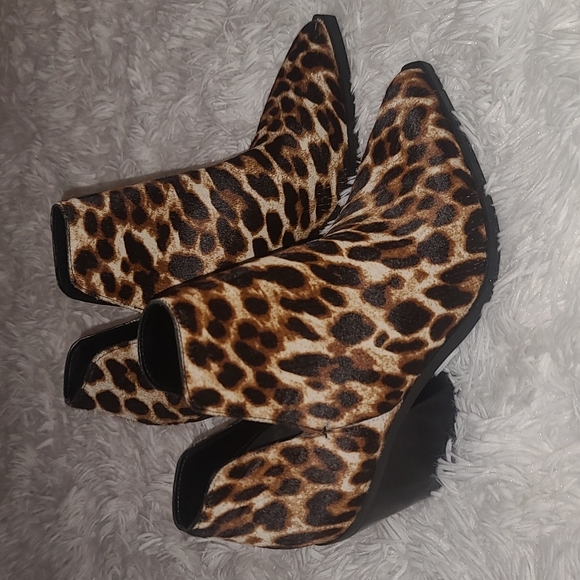 Gianni Bini | Huttsen leopard bootie | size 8 - Picture 3 of 8